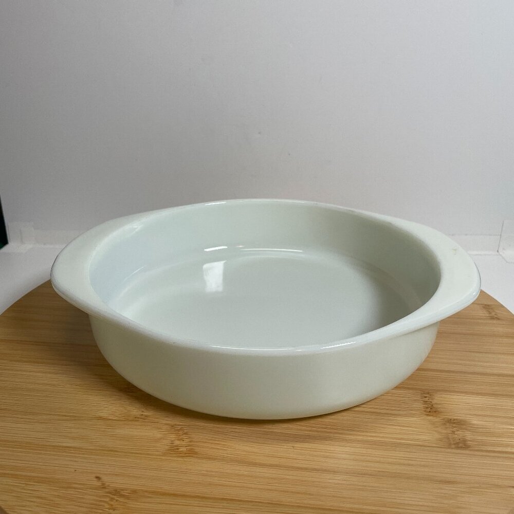 Vintage Pyrex White Opal 221 8 inch Cake Round Baking Dish Milk Glass Kitsch